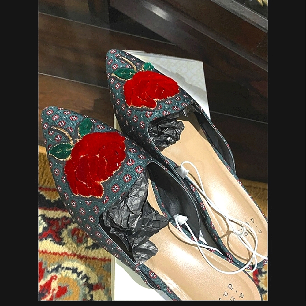 ♥️SOLD NWT Embroidered  mules  7.5 - Picture 4 of 5